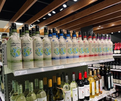 Las botellas de papel de la línea The Collective Good, ahora disponibles en más de 1.200 tiendas Target en Estados Unidos ofrecen una alternativa ecológica y visualmente innovadora al vidrio tradicional.