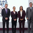 Willem Uijen, de Unilever Global; Claudia Sheinbaum, presidenta de México; Mildred Villegas, directora general de Unilever México; y Marcelo Ebrard, durante el anuncio de inversión.