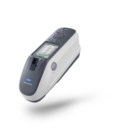 El espectrofotómetro portátil horizontal CM-26d de Konica Minolta combina alta precisión, facilidad de uso ambidiestra y visor iluminado para mediciones confiables en superficies planas o espacios reducidos.