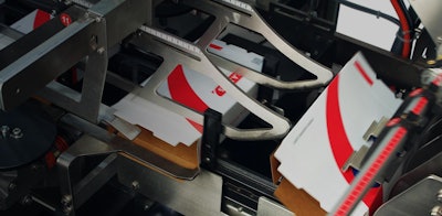Encartonadora compacta Alterion CL-170, de media velocidad con alimentación rotativa y cargador servoaccionado.