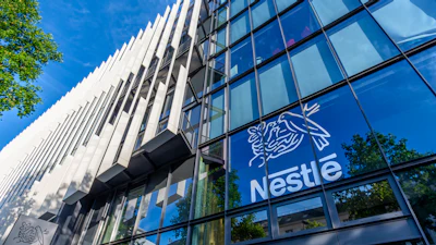Productos como los de café, lácteos y de nutrición infantil son importantes referencias del portafolio de Nestlé en mercados como Brasil, México, Colombia y Chile. En estas categorías podrían registrarse ajustes, especialmente en países donde el tipo de cambio ha afectado los márgenes y los costos de importación han aumentado.