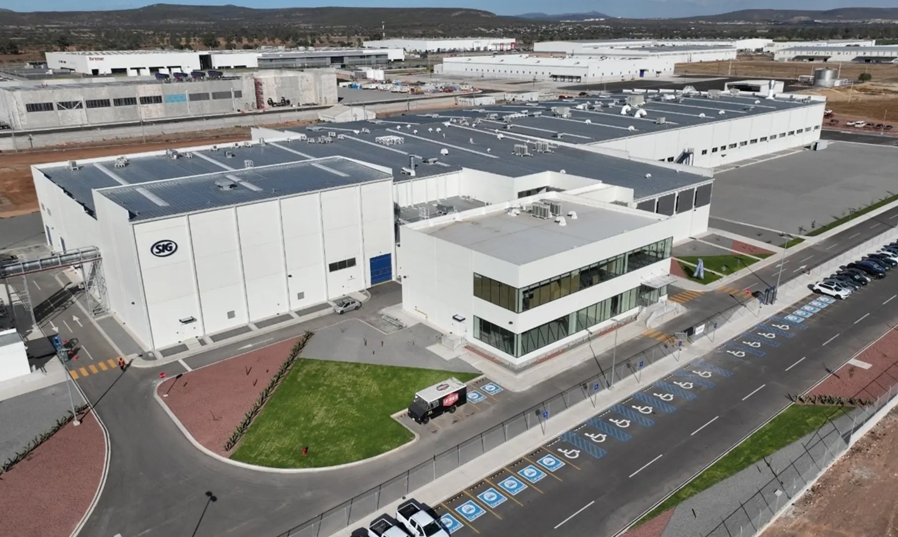 Con su nueva expansi&oacute;n en Quer&eacute;taro, avanzada tecnolog&iacute;a y una inversi&oacute;n de 35 millones de d&oacute;lares, SIG aumentar&aacute; la capacidad de envasado de esta planta en un 50%.