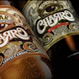 Reconocida con medallas de oro en 2023, 2024 y 2025 como una de las mejores referencias lager del mundo, Cerveza Charro destaca por un sabor robusto y un envase cuidadosamente diseñado.