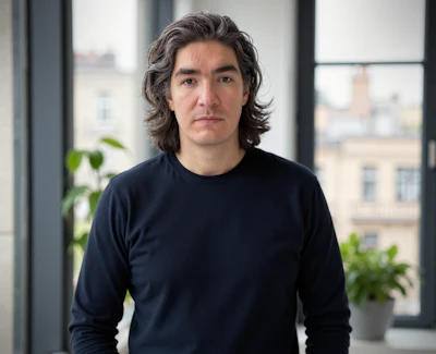 “El cambio al código 2D no tuvo complicaciones, y el equipo de GS1 nos facilitó todo el tema de software y hardware para la impresión; vale la pena hacerlo”, afirmó Jorge Moreno, cofundador y director de Ventas de Cerveza Charro, en la foto.