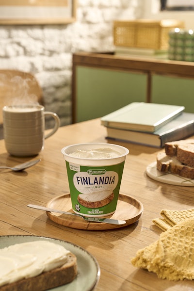 El pote encartonado combina sofisticación visual, eficiencia productiva y responsabilidad ambiental, alineando a queso Finlandia con su posicionamiento premium.