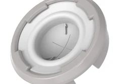 La válvula SureSnap de Aptar Closures integra control de flujo elastomérico y anillo de retención para dispensación precisa y cierre automático sin fugas.