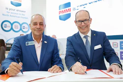Jim Pittas, presidente y CEO de PMMI y Thomas Dohse, director de interpack.