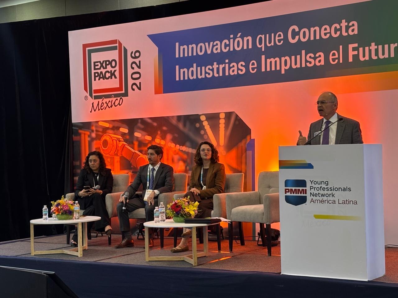 Durante el encuentro de la Red de J&oacute;venes Profesionales de PMMI, l&iacute;deres de empaque, innovaci&oacute;n y operaciones compartieron experiencias sobre c&oacute;mo las nuevas generaciones se preparan para asumir retos en la transformaci&oacute;n industrial.