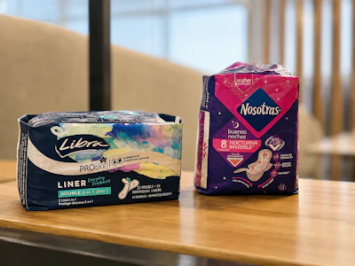Envolturas para productos de higiene femenina de la marca Nosotras, con hasta 30 % de PCR.